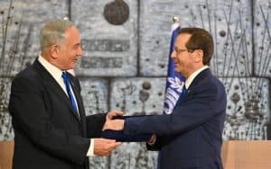 לעמ