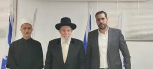עמ