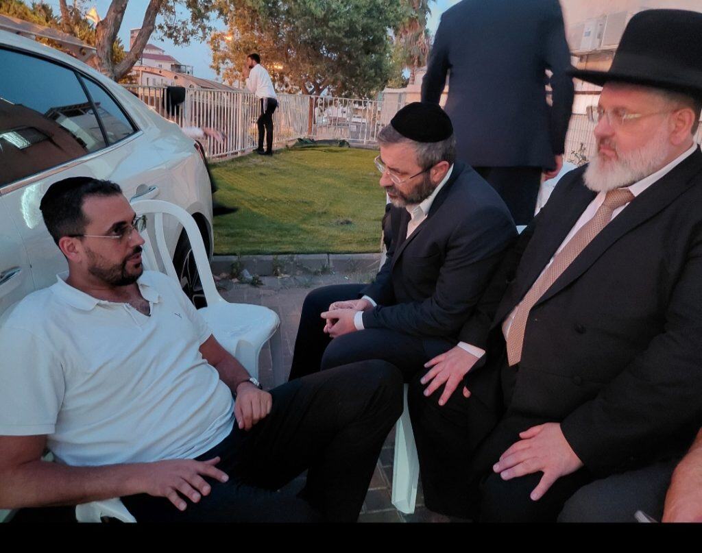אבי